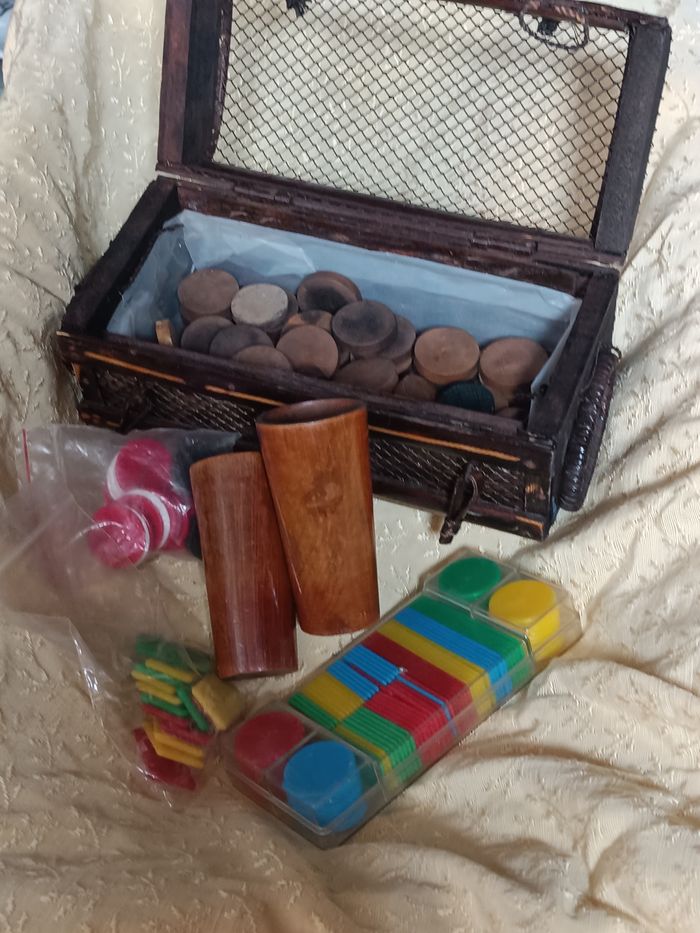 Lot jetons et accessoires - photo numéro 2