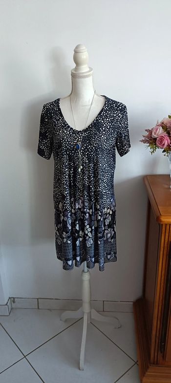 Jolie robe noire à pois et cœurs gris et blancs