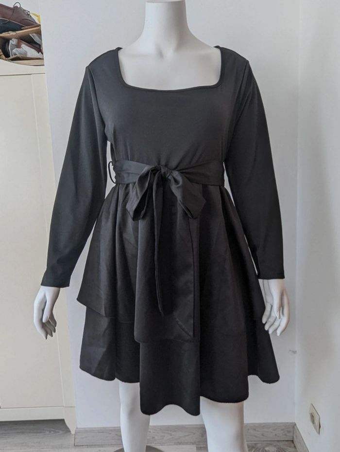 Belle robe noire taille 46 manches longues satiné - photo numéro 4