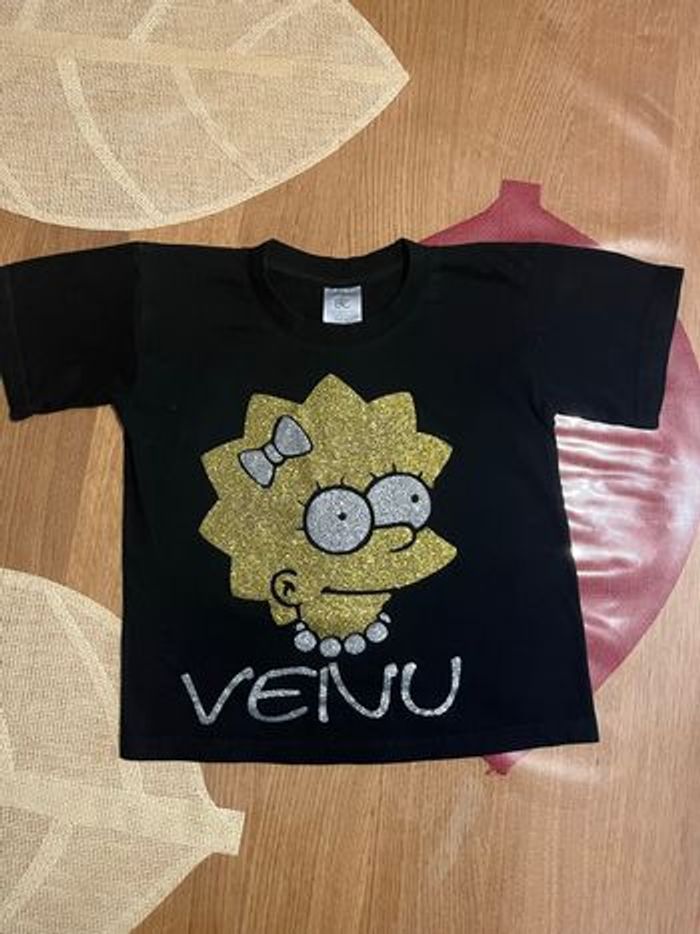Tshirt Lisa SIMPSON, impression pailletée, taille 5/6 ans en TBEG
