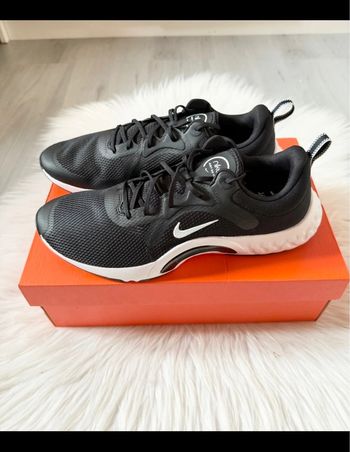 Baskets Nike Renew In-Season TR 11 – Taille 44,5 – noir/blanc – Neuf avec étiquette