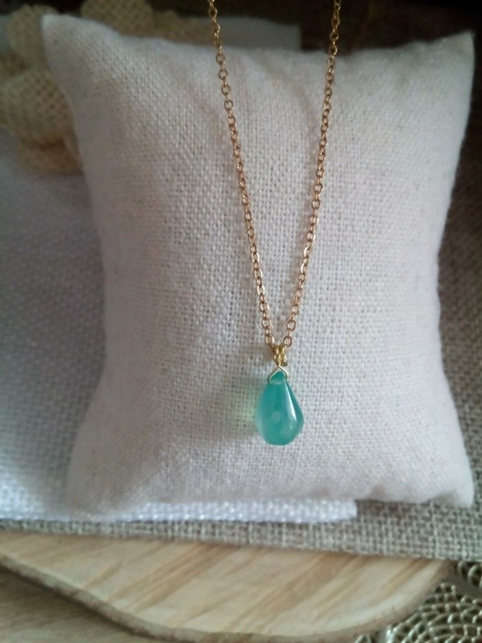 Collier pierre de calcédoine naturelle 💚.