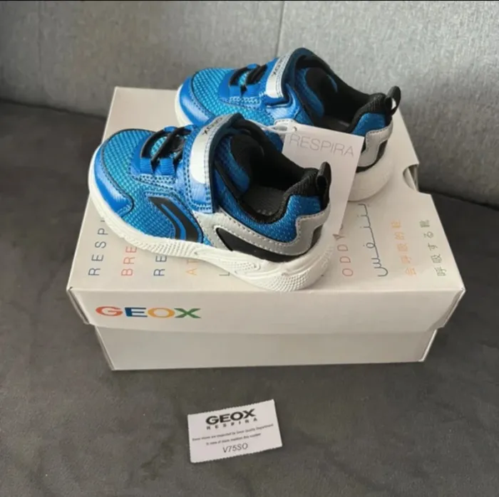 Baskets Geox, bleu neuves, taille 21 - photo numéro 2