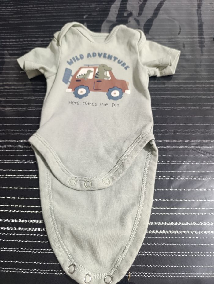 Lot de 2 bodys manches courtes 1 mois - photo numéro 3