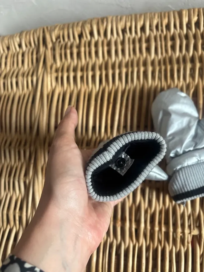 Moufle hiver 6mois  en très bon état - photo numéro 3