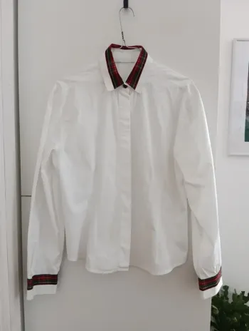 Chemise vintage blanche manches longues détails tartan