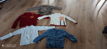 Lot de 5 gilets 6 ans