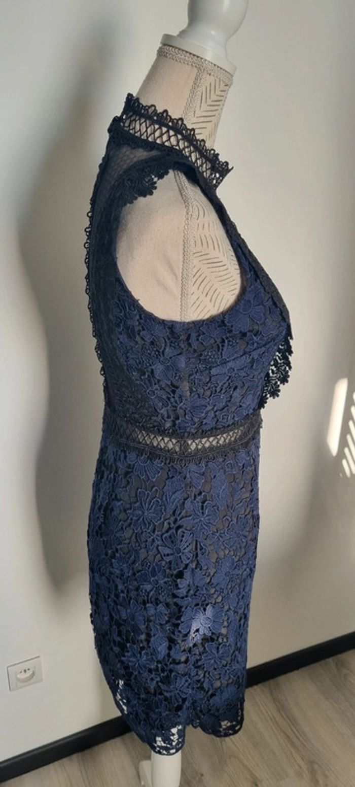 Robe en dentelle - photo numéro 7
