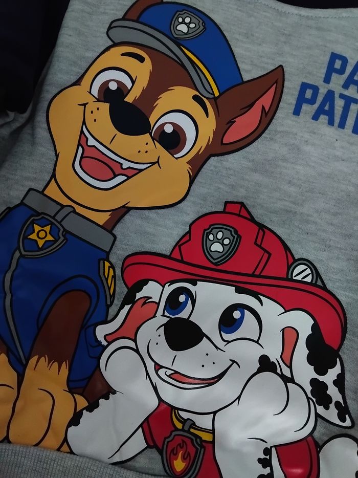 Sweat paw patrol, neuf avec étiquettes, taille 5 ans - photo numéro 3