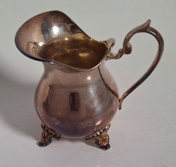 Pichet ancien en métal argenté