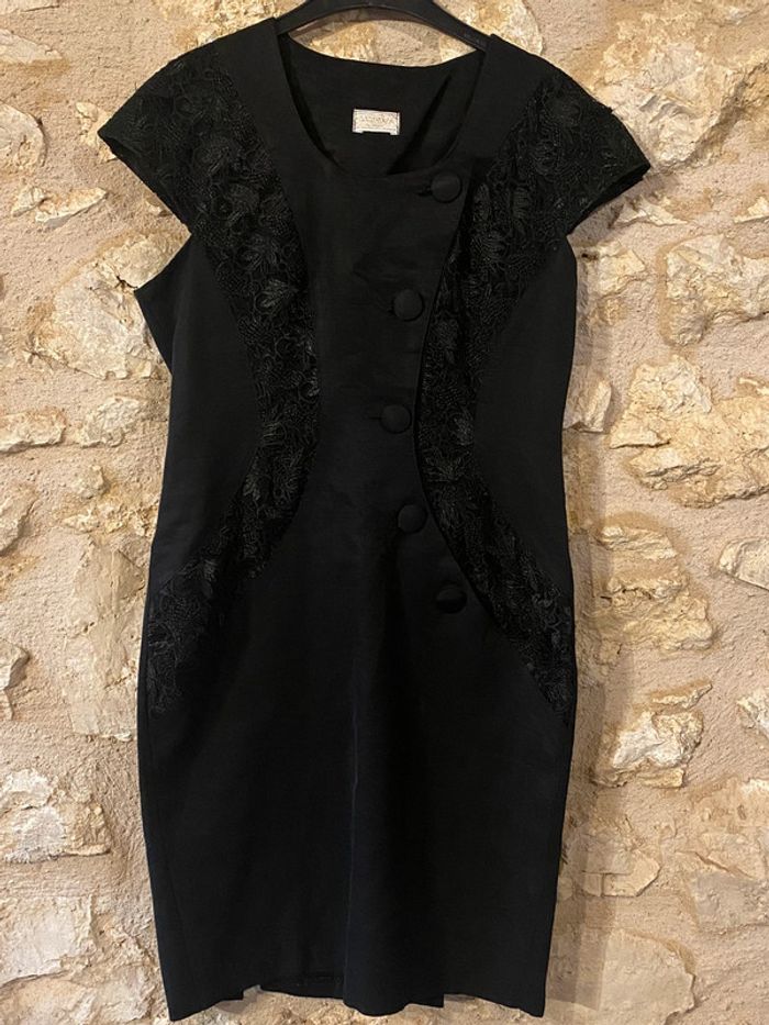 Robe noire avec dentelle
