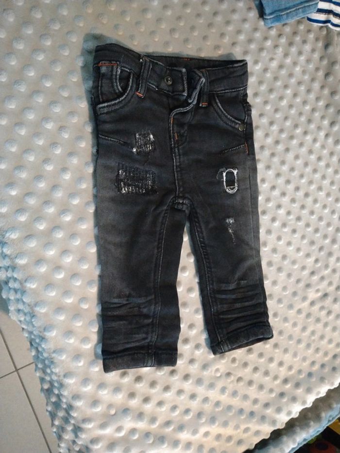 2 jeans (1 lulu castagnette et l'autre orchestra),3 mois
