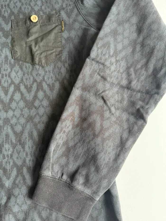 Sweat volcom vintage en bon état taille M noir et bleu marine - photo numéro 3