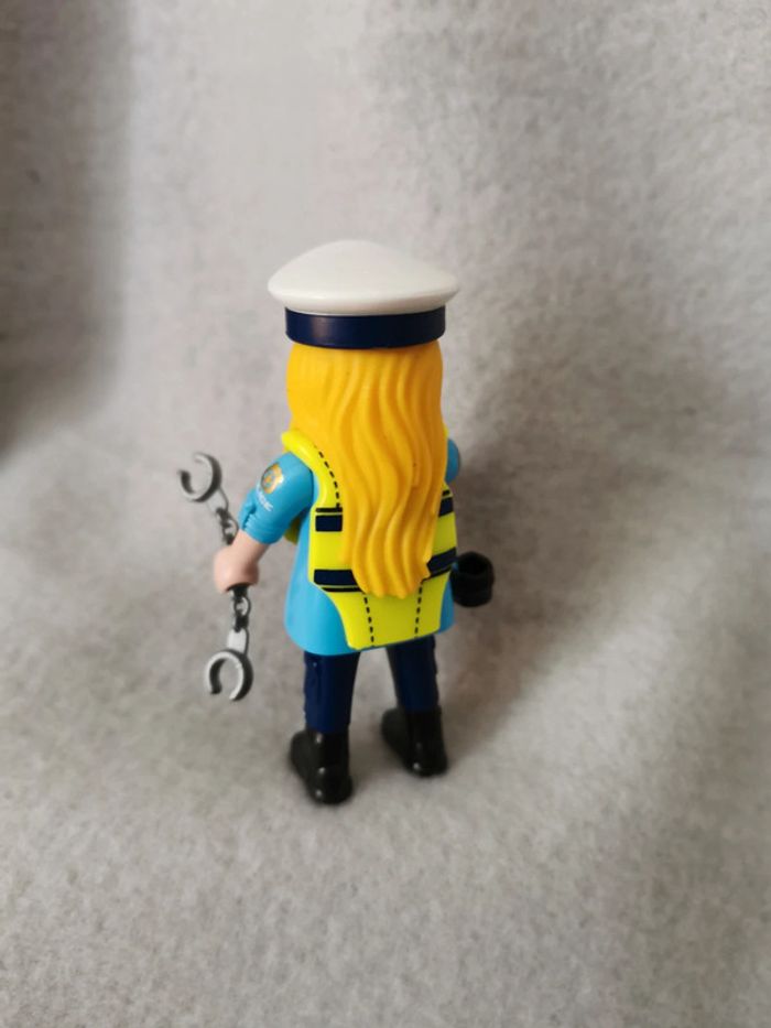Playmobil policière - photo numéro 2