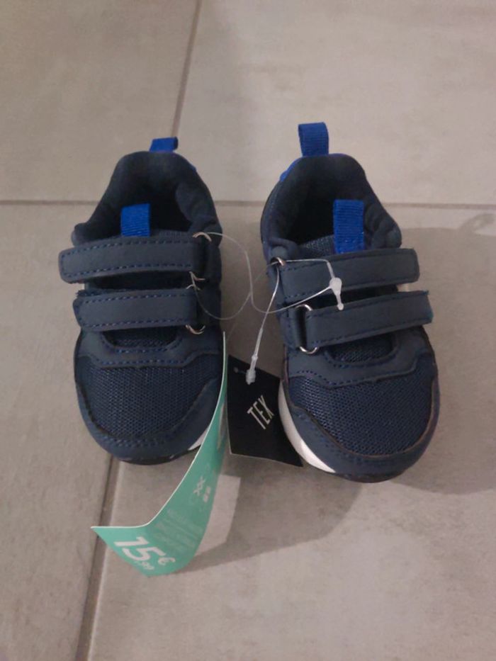 Basket enfant neuve