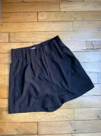 Short noir taille haute