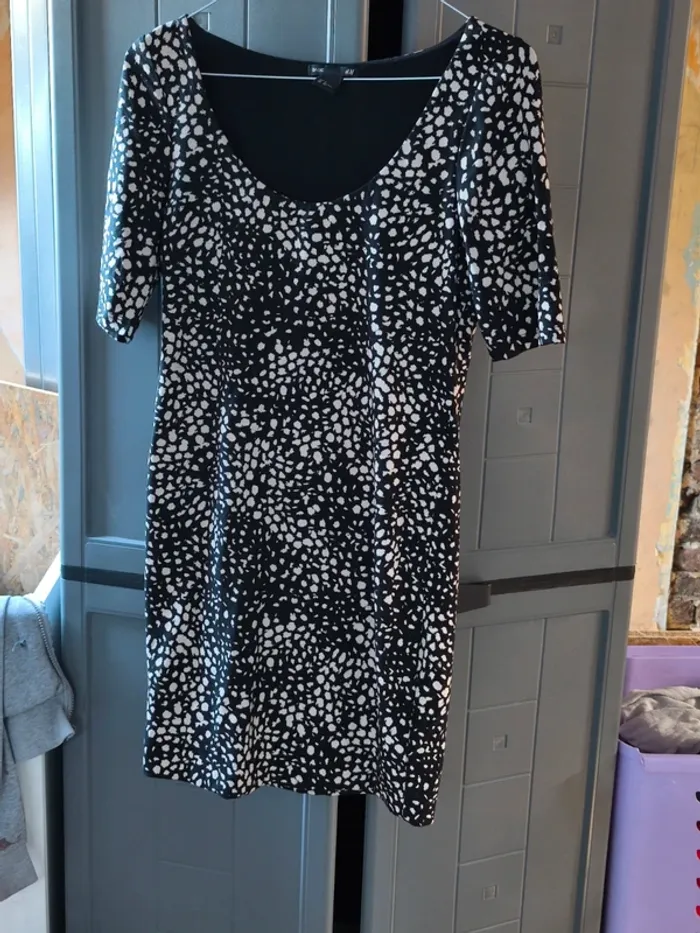 Robe chic noir et blanc - photo numéro 2