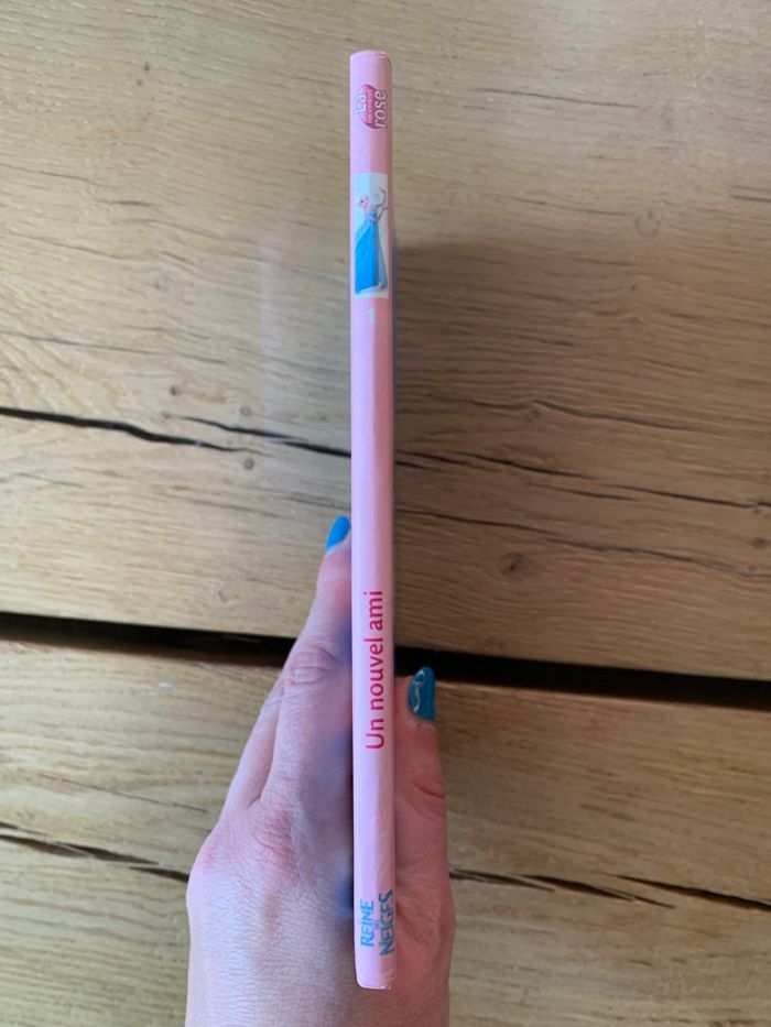 Livre la bibliothèque rose la reine des neiges un nouvel ami Hachette jeunesse - photo numéro 2