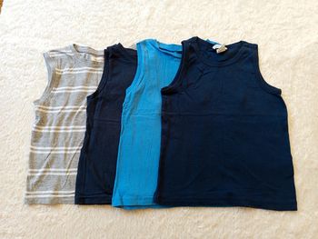 Lot de 4 débardeurs en 5 ans