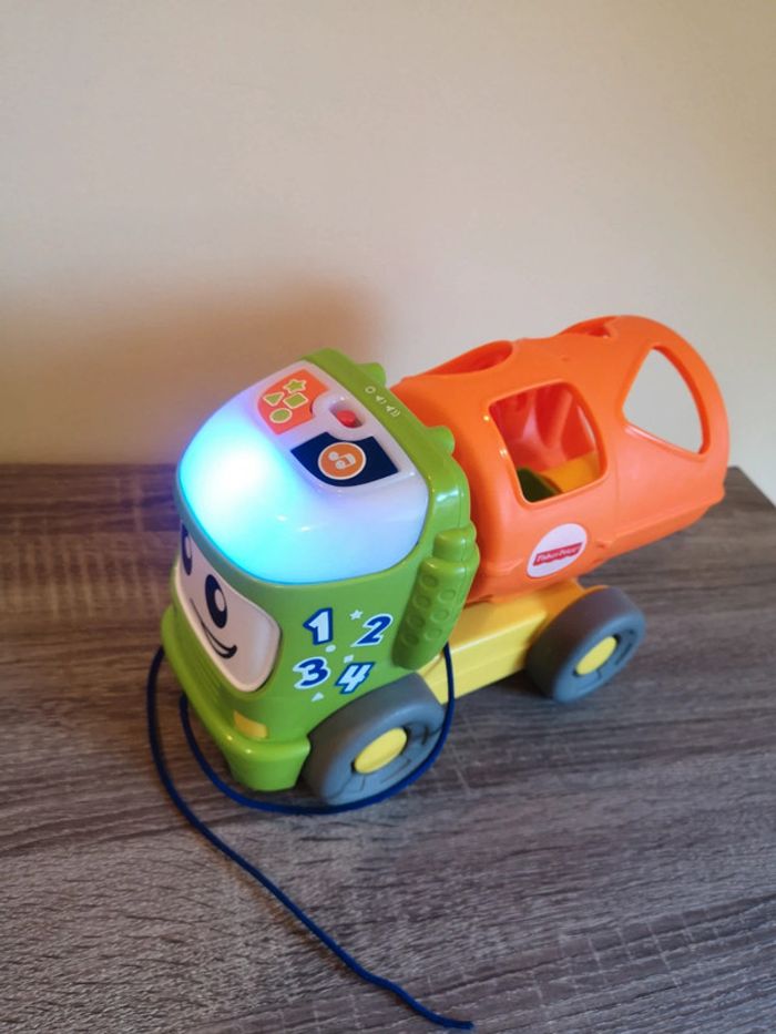 Jeu Camion son et lumière à tirer à formes Fisher Price - photo numéro 2