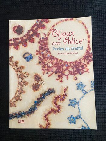 Livre bijoux avec Alice  perles de cristal