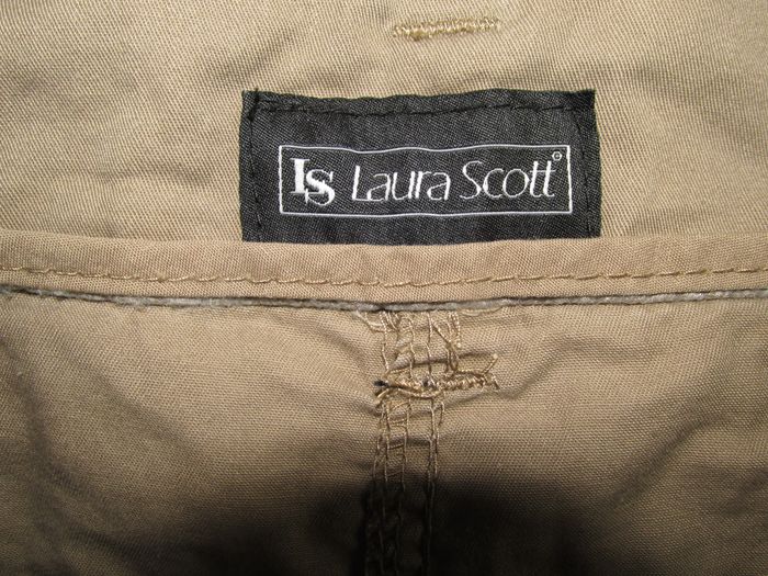 short beige foncé T34 ou XS Laura Scott - photo numéro 3