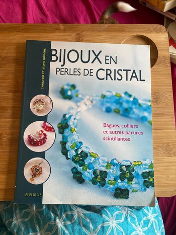 Livre  bijoux en perles de cristal