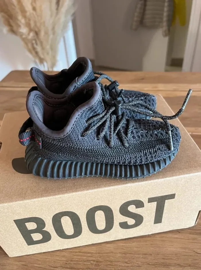 Adidas Yeezy Boost 350 V2 noires