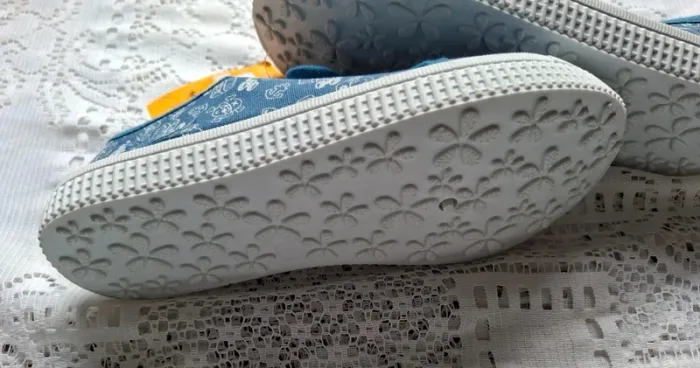 Baskets bleu motifs bandana, neuves, taille 30 - photo numéro 4