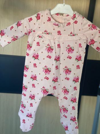Pyjama neuf taille 6 mois pareil au meme