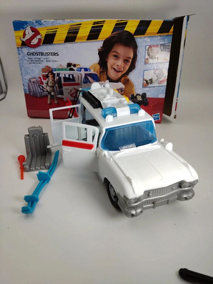 Hasbro Ghostbusters ECTO-1  SOS Fantômes boite rare phoebe en tenue beige - photo numéro 2