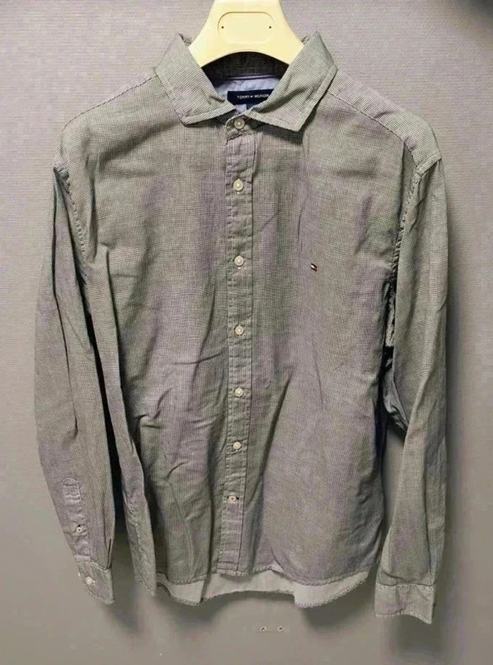 Chemise Tommy Hilfiger vintage Y2K à carreaux fins – Élégance intemporelle - photo numéro 2