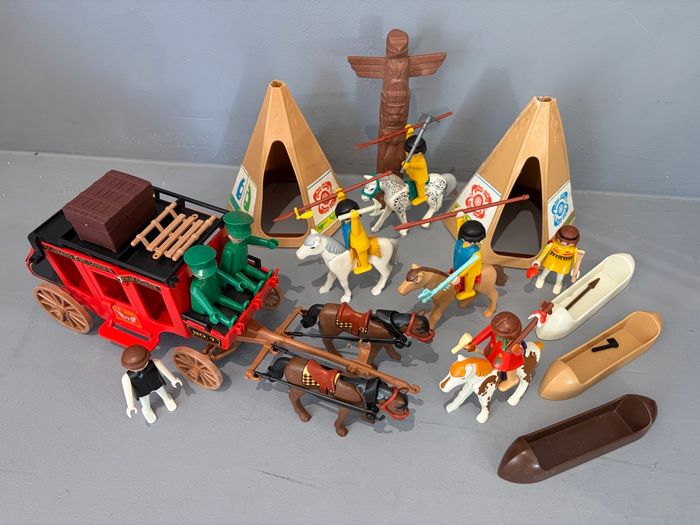 Playmobil Western attaque de la diligence Cowboy Indien vintage 1 Diligence 2 Tipis 6 Chevaux 8 Personnages 31 Accessoires - photo numéro 2