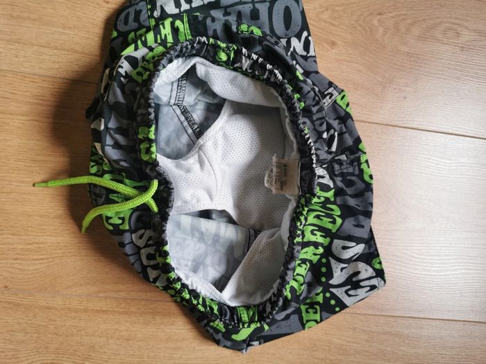 Short, short de bain vert et gris 10ans - photo numéro 4