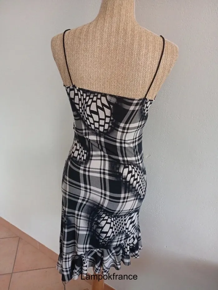 Robe moulante vintage noir et blanc à bretelles fines coupé irrégulière - photo numéro 3
