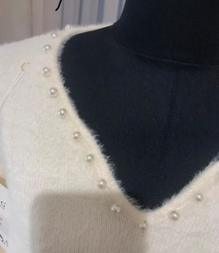 Pull écru a col V avec des perles 🍭🍭 - photo numéro 2