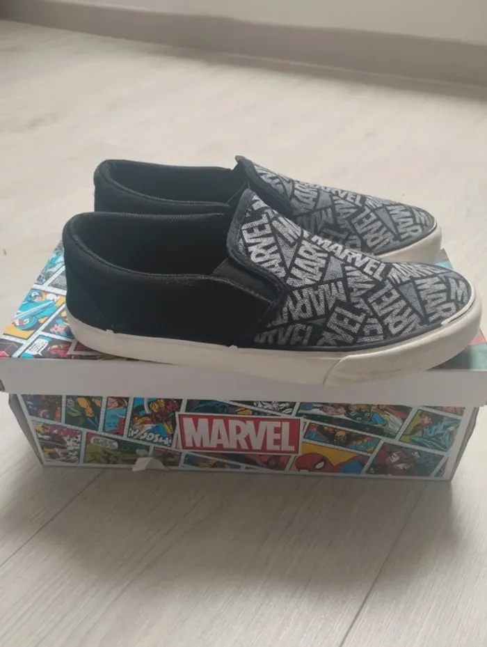 Chaussures garçon marvel printemps/été pointure 36