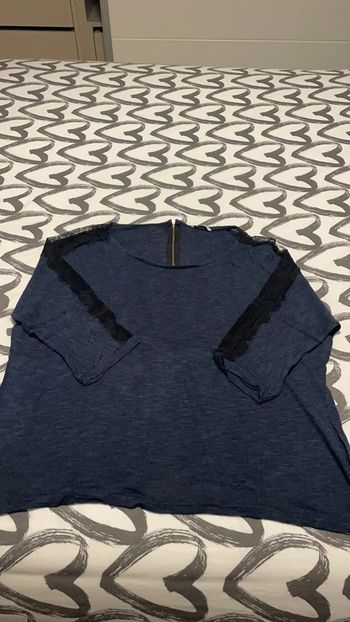 Pull manches 3/4 liserée de dentelle sur manches