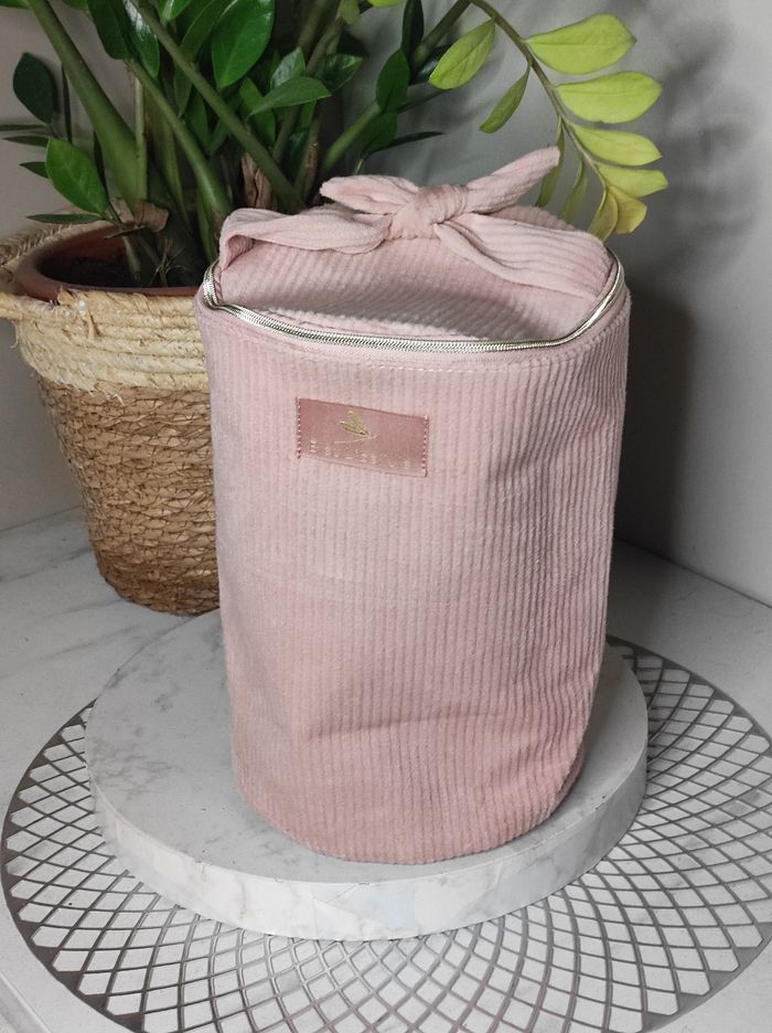 Trousse ronde rose velour