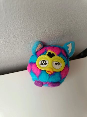 Petit Furby peluche bleu rose