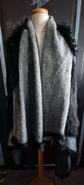 Poncho avec fausse fourrure 56-58