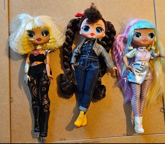 3 poupées LOL OMG et accessoires