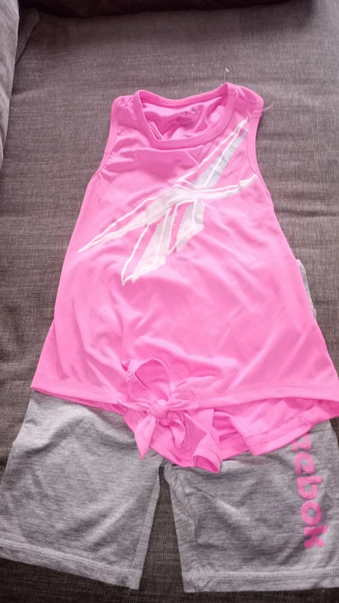 Ensemble débardeur et short Reebok 7ans