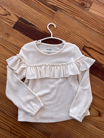 Pull crème à volant 3 ans