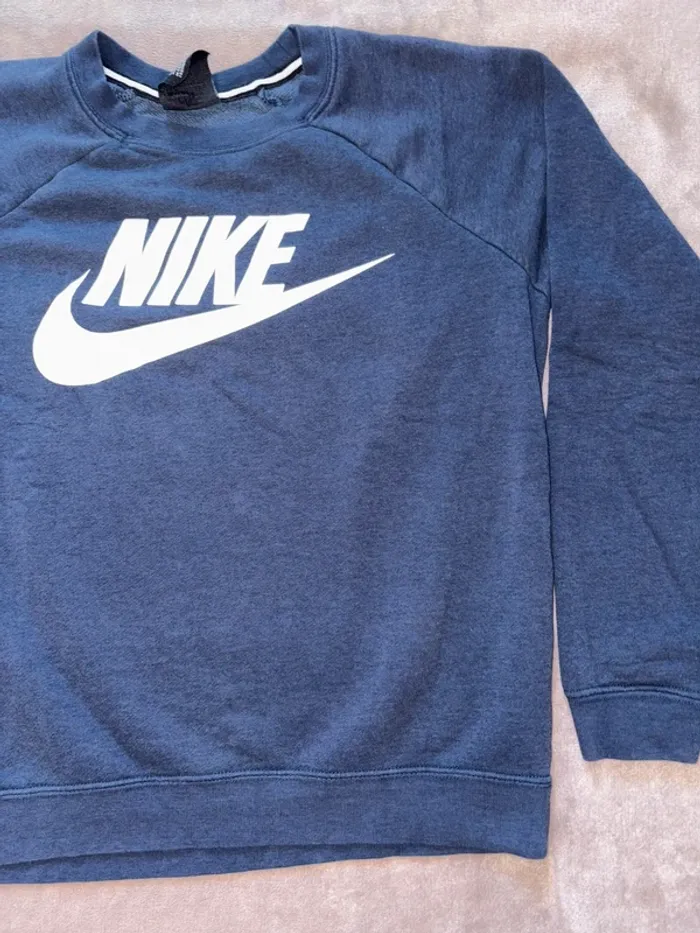 Sweat Nike femme taille S bleu foncé en très bon état - photo numéro 6