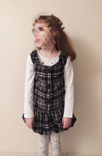 Robe hiver courte à bretelles.