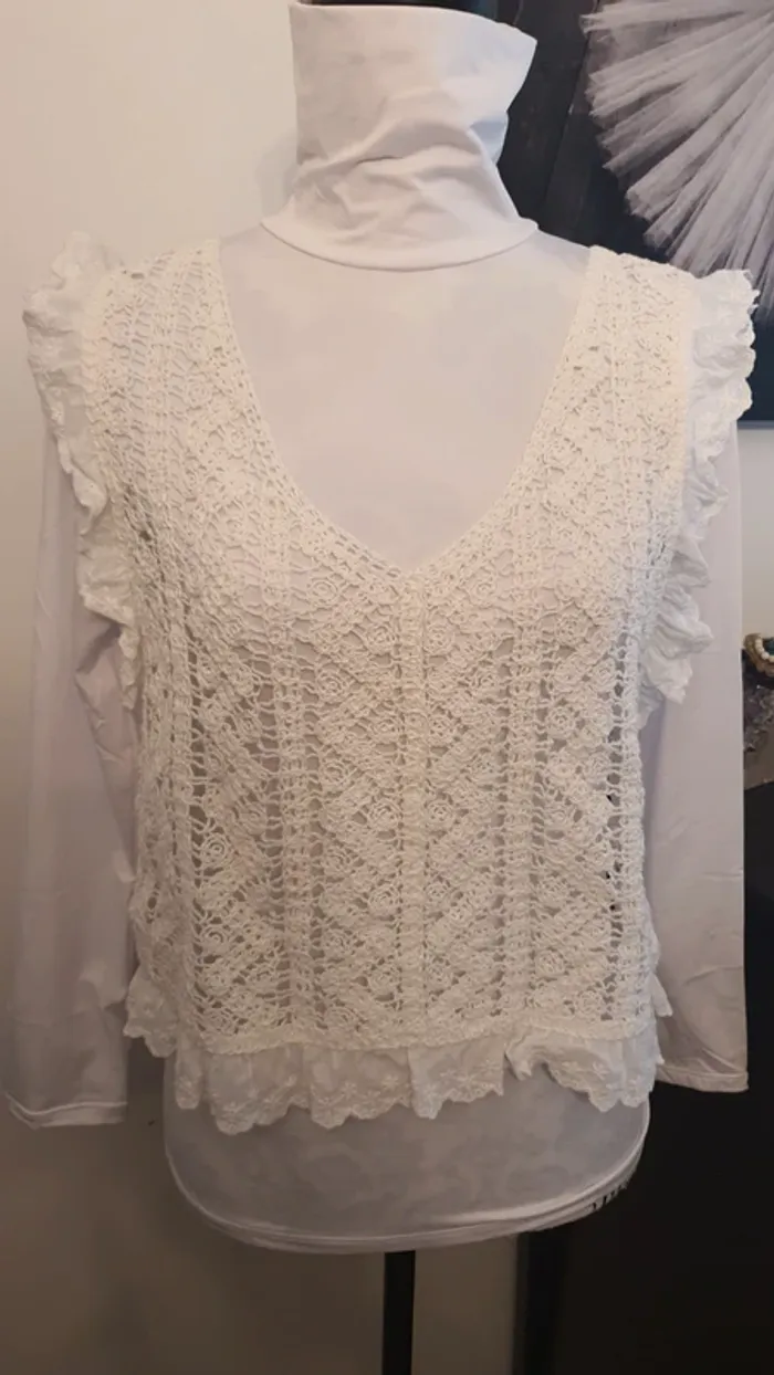 Débardeur crochet broderie anglaise