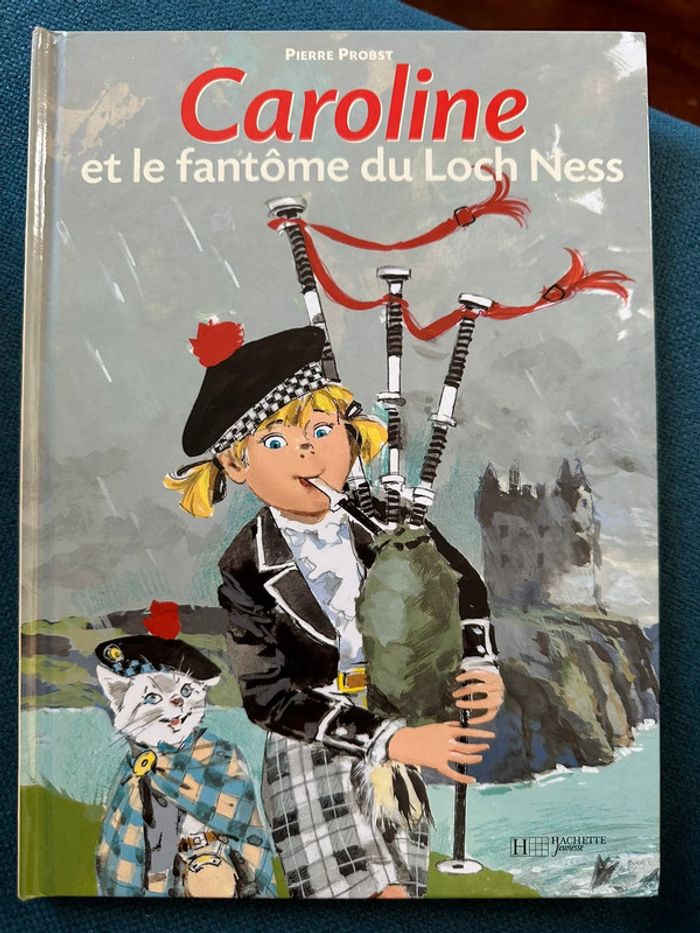Livre introuvable album bd Hachette Jeunesse Caroline et le fantôme du loch Ness