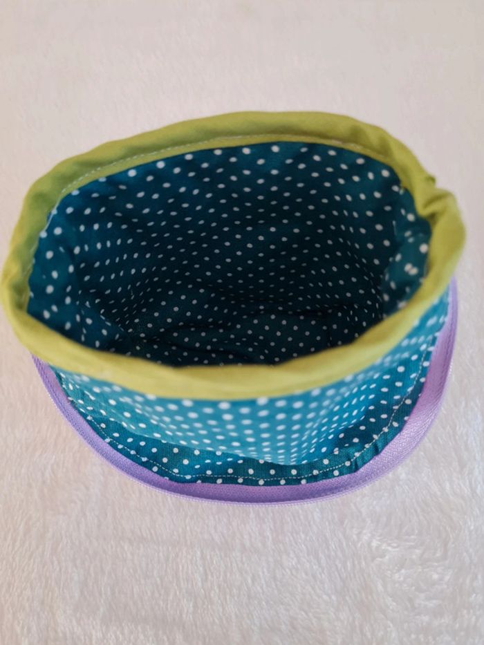 Trousse magique se transformant en pot à crayon - photo numéro 3