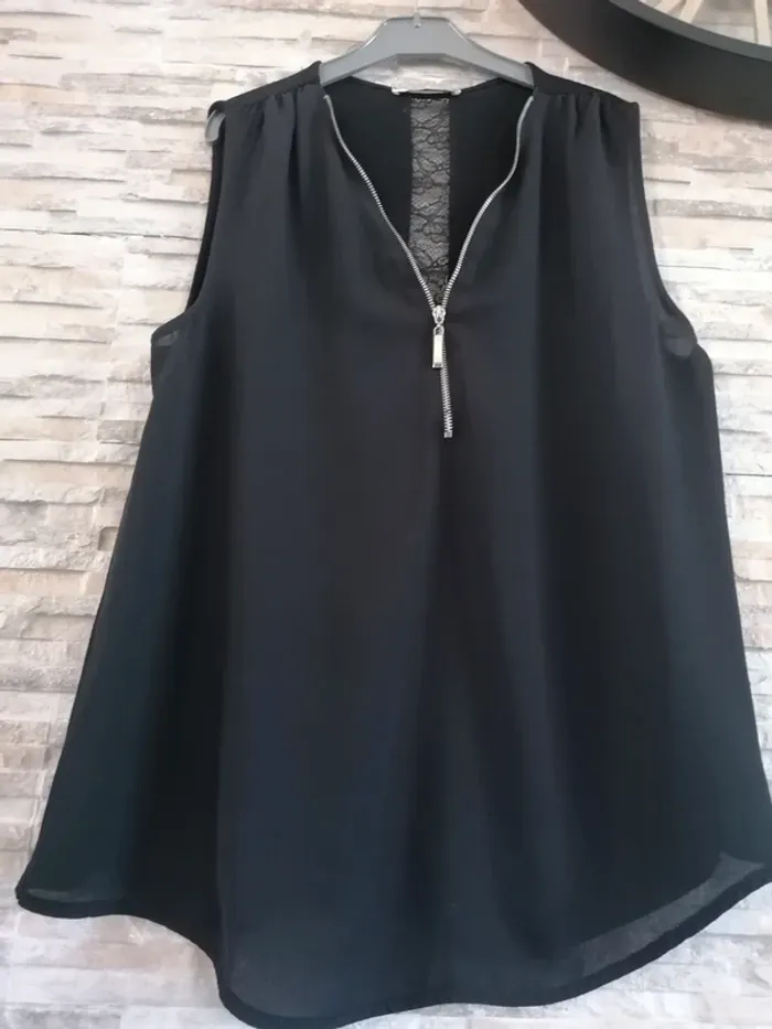Blouse / haut noir  avec dentelle gemo taille 38 - photo numéro 3